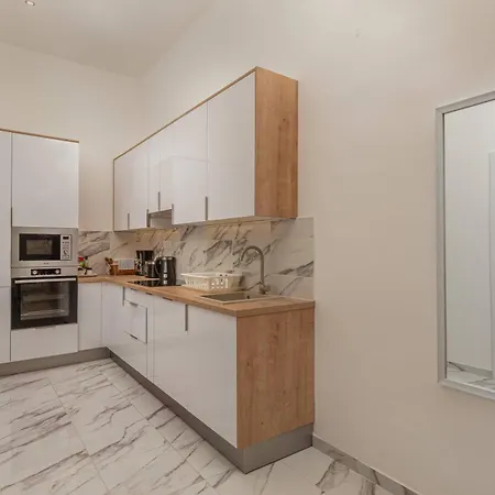 Apartament Spacious 2-bedroom Near The Danube And Rudas Bath Budapesta