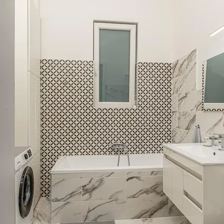 Spacious 2-bedroom Near The Danube And Rudas Bath *