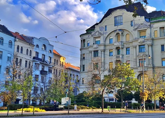 Апартаменты Spacious 2-bedroom Near The Danube And Rudas Bath *