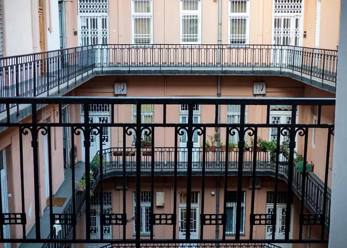 Spacious 2-bedroom Near The Danube And Rudas Bath Будапешт