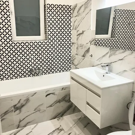 Apartmán Spacious 2-bedroom Near The Danube And Rudas Bath *