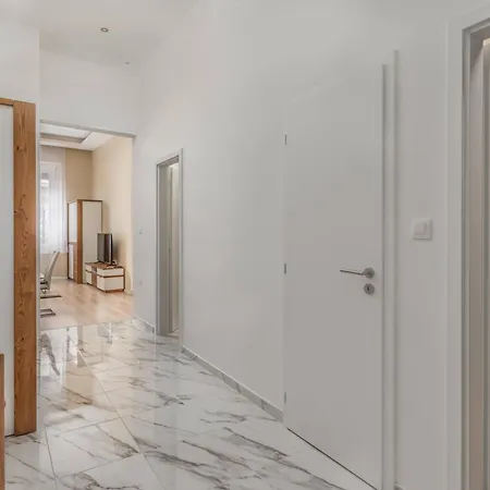 With 2 Bedrooms Near Gellert Thermal Bath Apartment Budapest