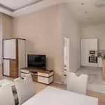 Spacious 2-bedroom Near The Danube And Rudas Bath Apartment *